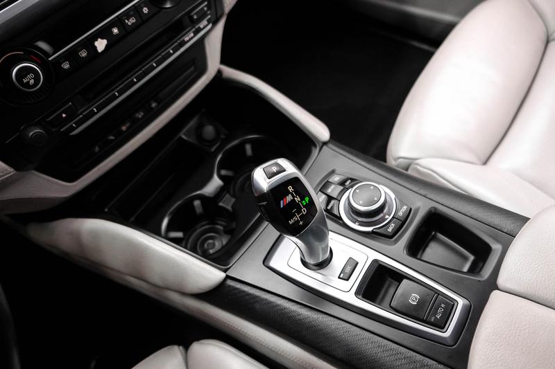 2014 BMW X6 M Sport Utility 4D 26