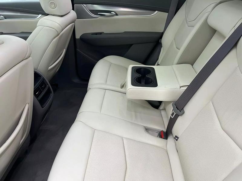 2020 Cadillac XT5 Premium Luxury Sport Utility 4D 36