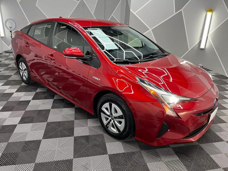 2018 Toyota Prius Two Hatchback 4D 21