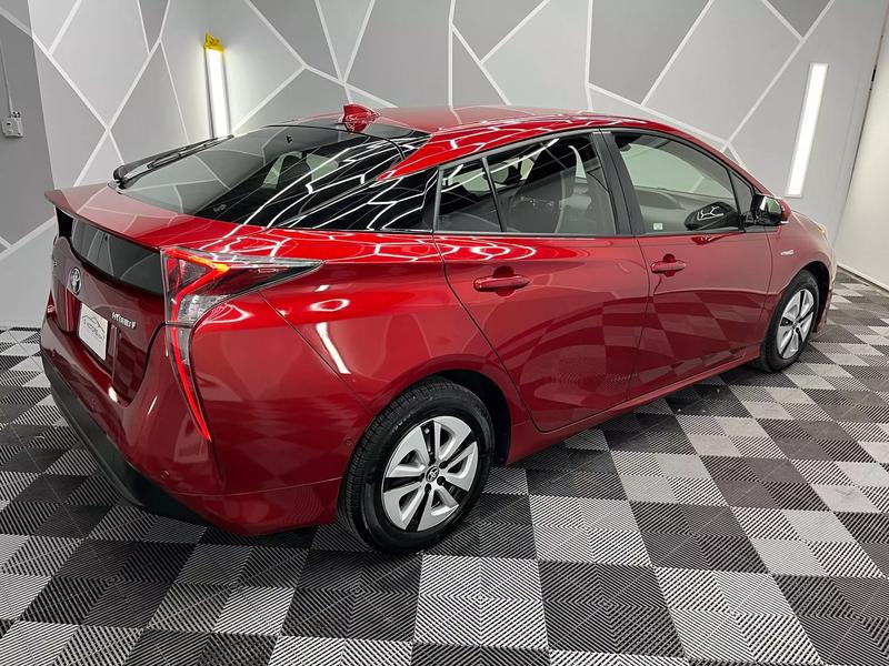 2018 Toyota Prius Two Hatchback 4D 19