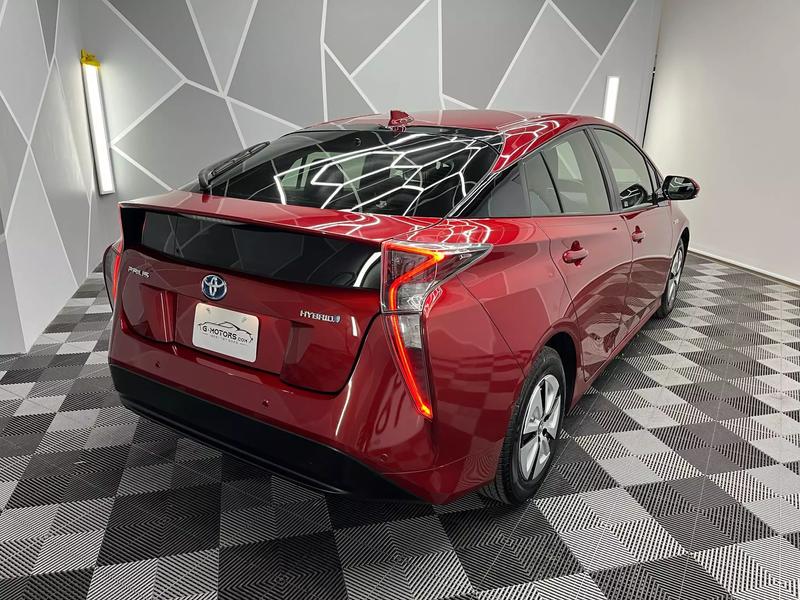 2018 Toyota Prius Two Hatchback 4D 16