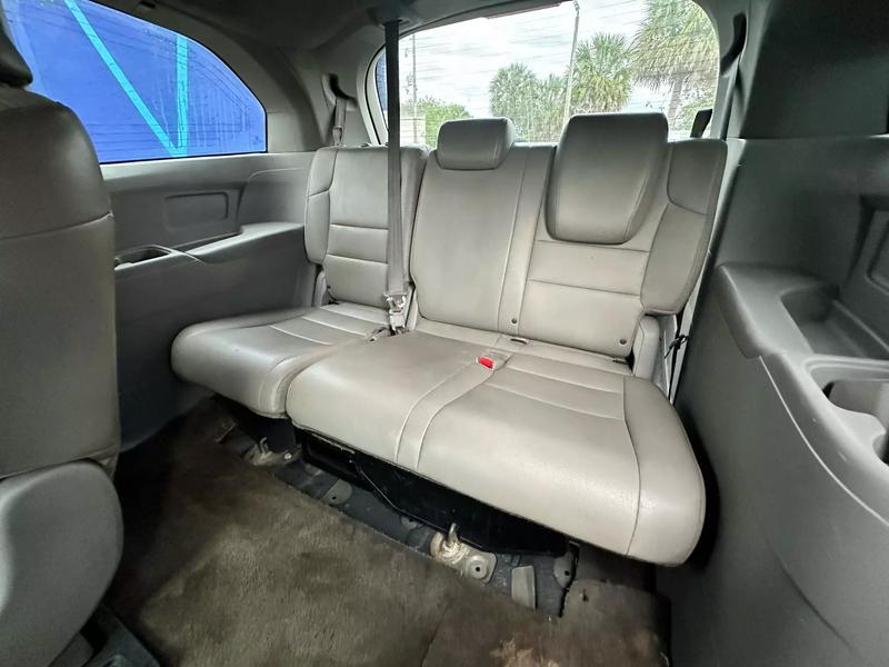 2011 HONDA Odyssey Minivan - $7,395