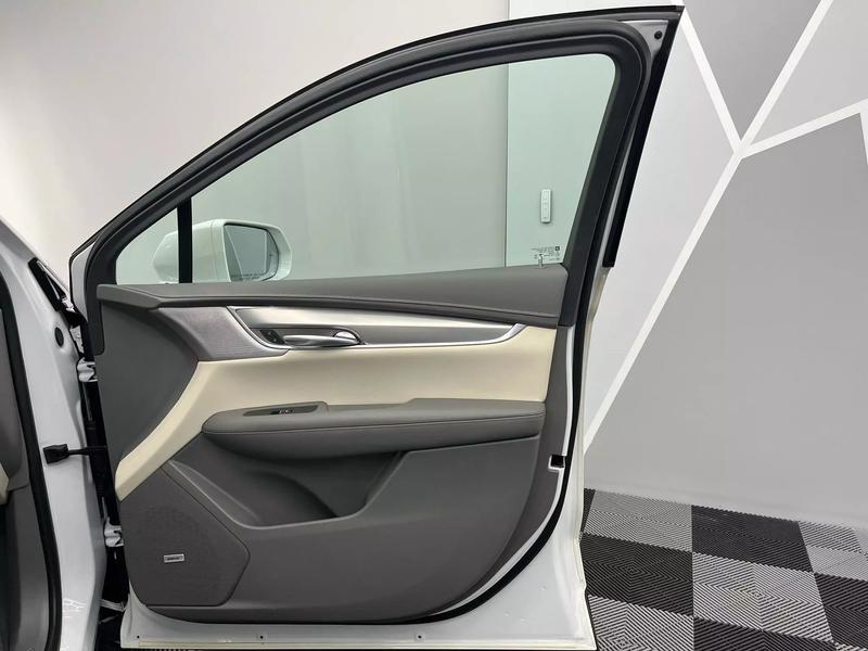 2020 Cadillac XT5 Premium Luxury Sport Utility 4D 43
