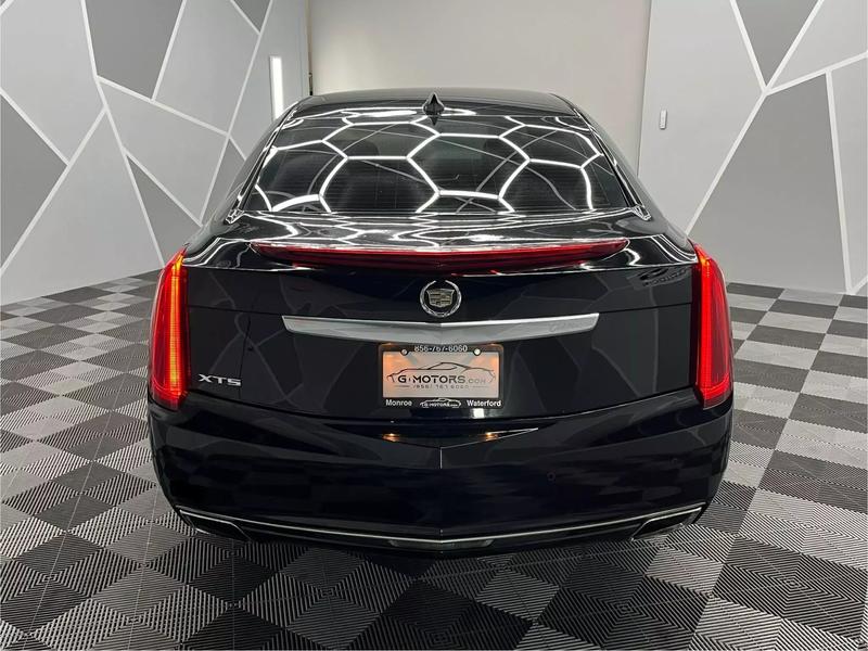 2017 Cadillac XTS Luxury Sedan 4D 8