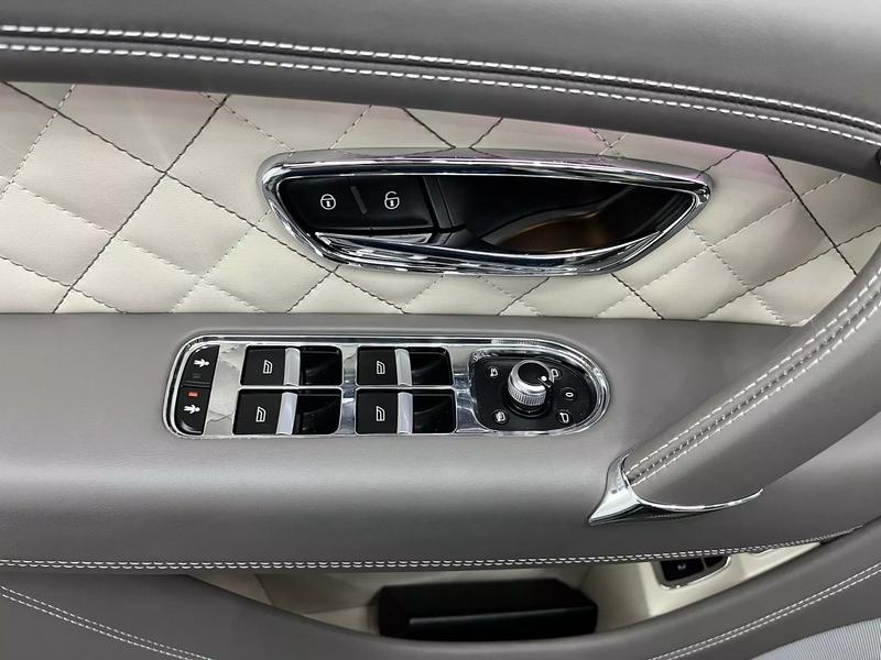 2020 Bentley Bentayga Hybrid Sport Utility 4D 30