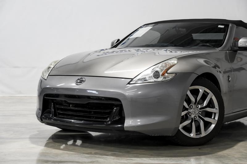 2010 Nissan 370Z Touring Roadster 2D 3