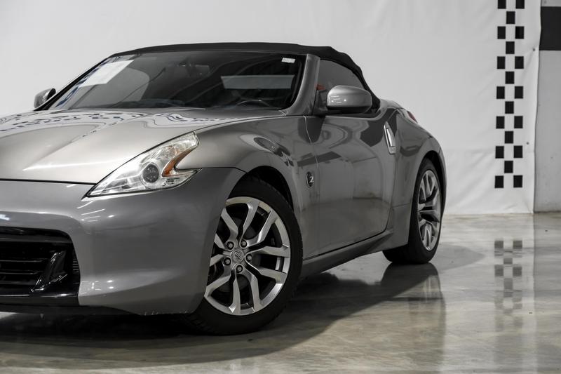 2010 Nissan 370Z Touring Roadster 2D 4