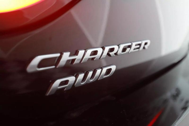 2015 Dodge Charger SXT Sedan 4D 9