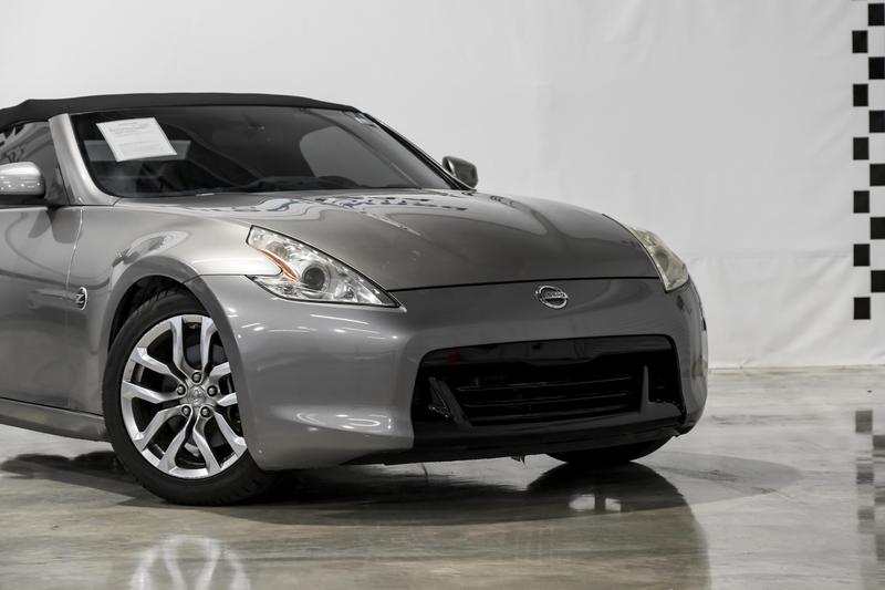 2010 Nissan 370Z Touring Roadster 2D 8