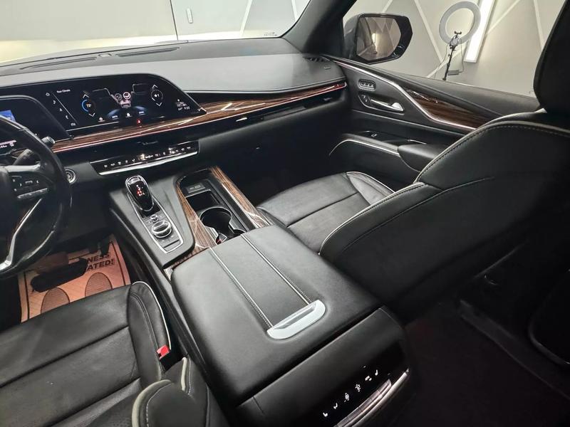 2021 Cadillac Escalade Premium Luxury Sport Utility 4D 25