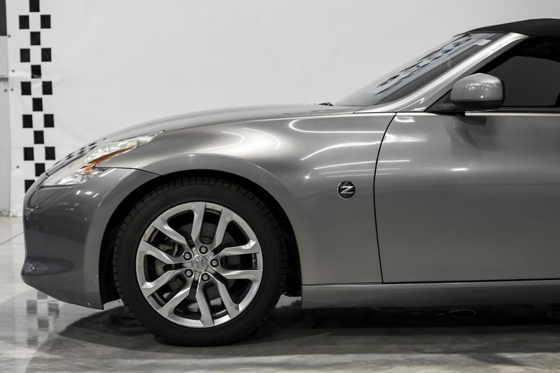 2010 Nissan 370Z Touring Roadster 2D 14
