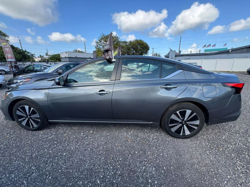 2022 Nissan Altima  - $20900