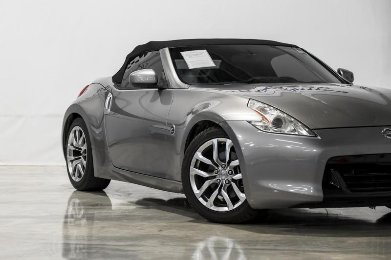 2010 Nissan 370Z Touring Roadster 2D 7