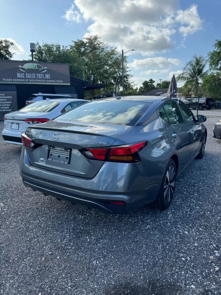 2022 Nissan Altima  - $20900
