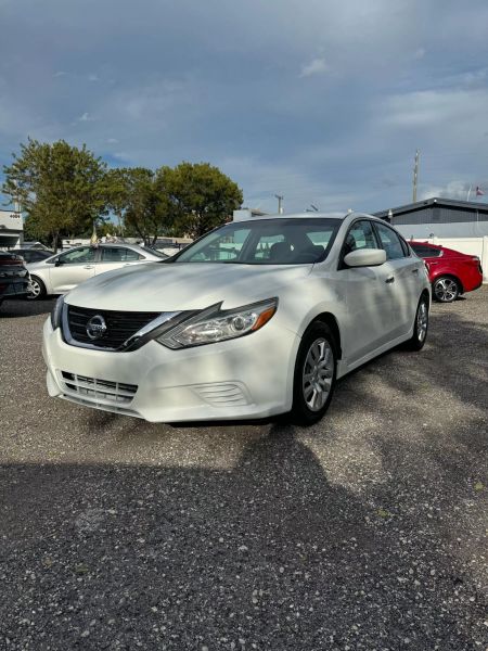 2016 Nissan Altima  - $10999