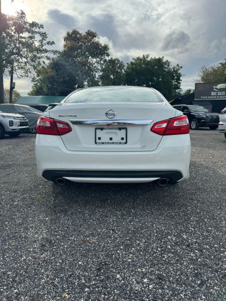 2016 Nissan Altima  - $10999