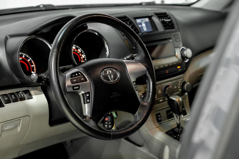 2011 Toyota Highlander SE Sport Utility 4D 15