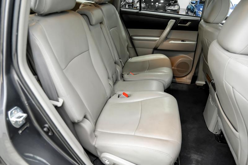 2011 Toyota Highlander SE Sport Utility 4D 32