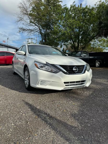 2016 Nissan Altima  - $10999