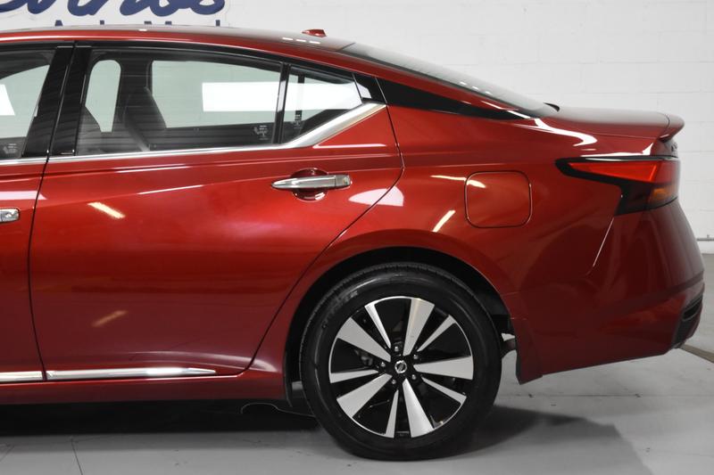 2019 Nissan Altima 2.5 SL Sedan 4D 17