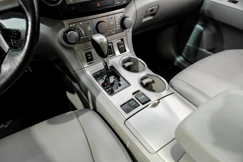 2011 Toyota Highlander SE Sport Utility 4D 24