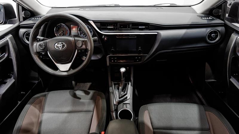 2019 Toyota Corolla LE Sedan 4D 28