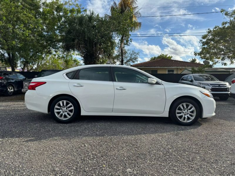 2016 Nissan Altima  - $10999