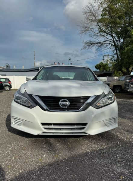2016 Nissan Altima  - $10999