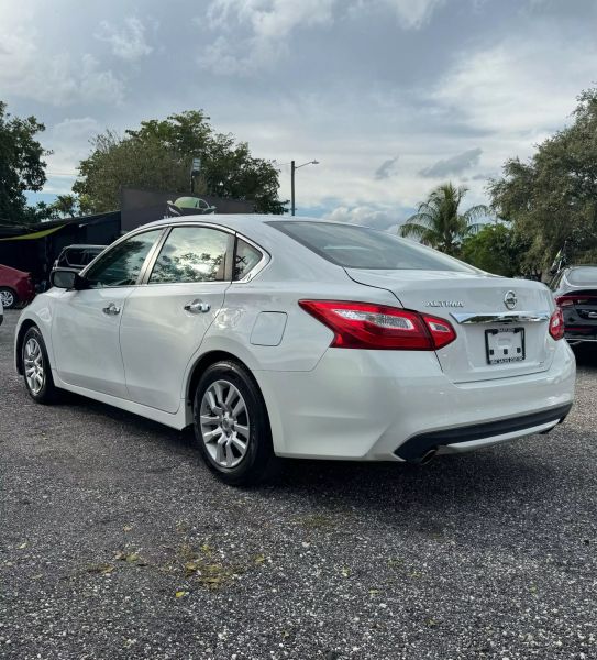 2016 Nissan Altima  - $10999
