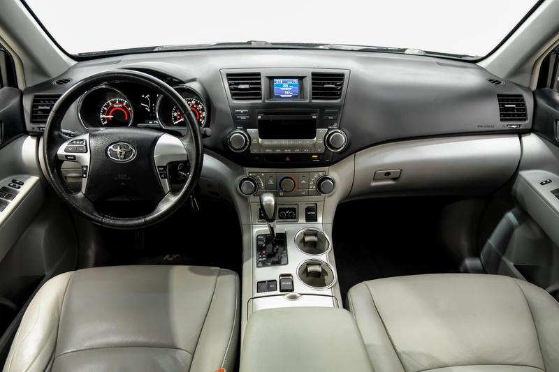 2011 Toyota Highlander SE Sport Utility 4D 12