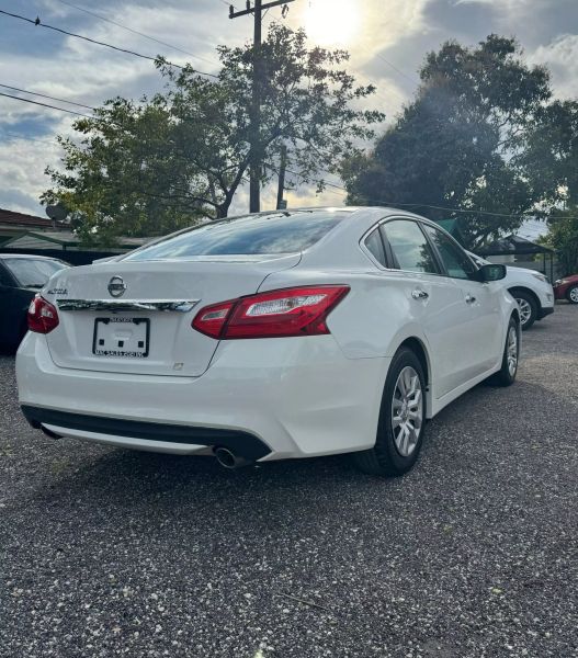 2016 Nissan Altima  - $10999