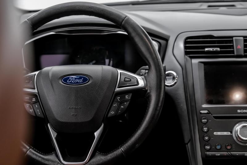 2019 Ford Fusion Titanium Hybrid Sedan 4D 28