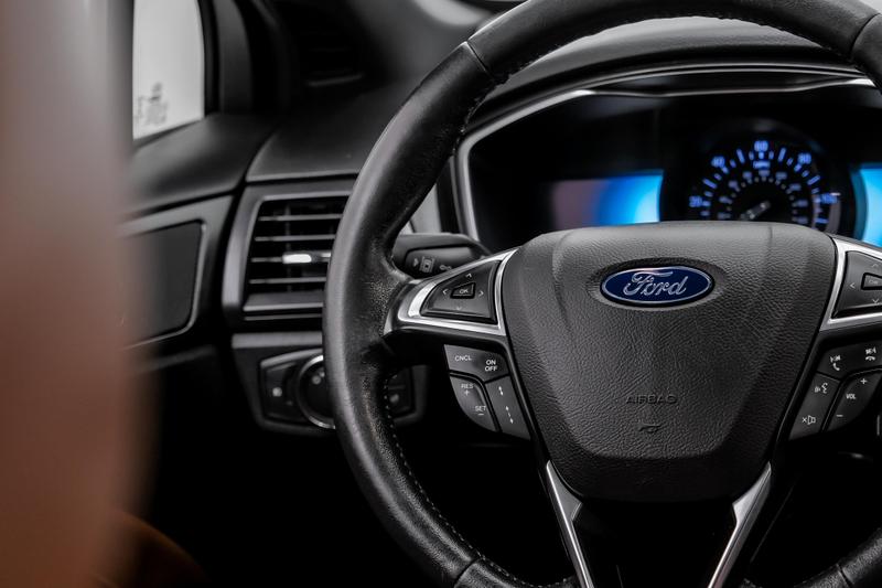 2019 Ford Fusion Titanium Hybrid Sedan 4D 27