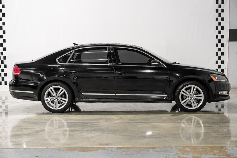 2015 Volkswagen Passat 1.8T SEL Premium Sedan 4D 5