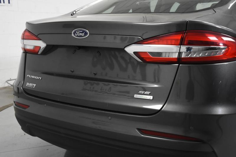 2020 Ford Fusion SE Sedan 4D 6