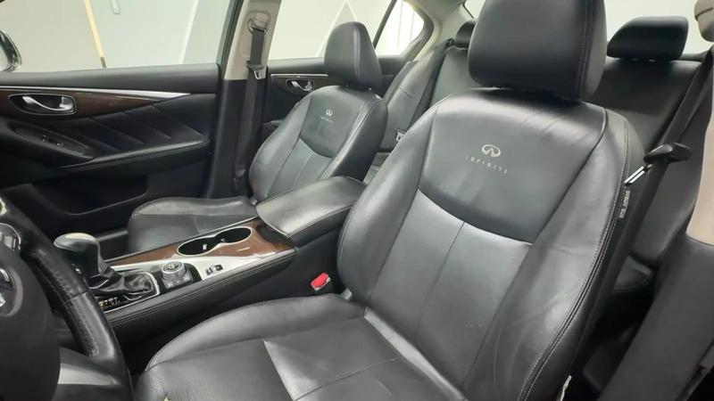 2014 INFINITI Q50 3.7 Sedan 4D 39