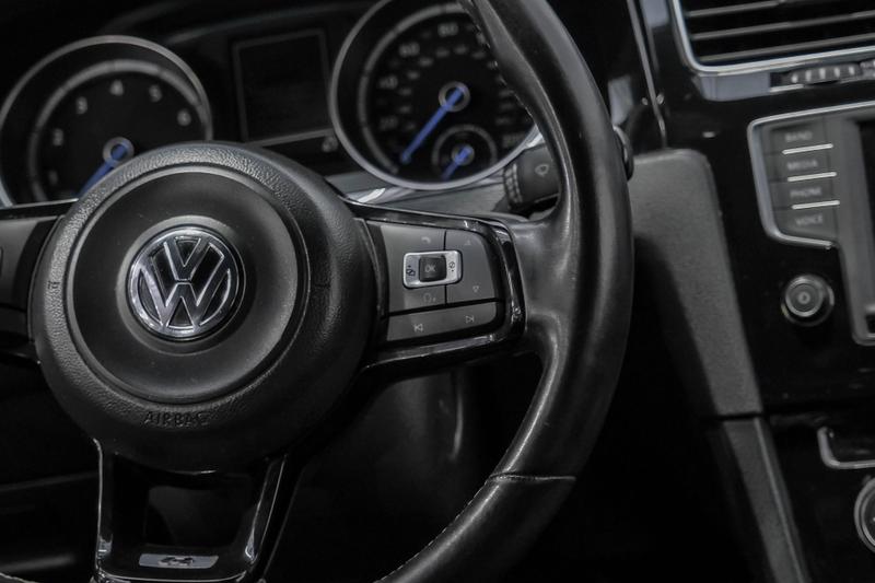 2016 Volkswagen Golf R Hatchback Sedan 4D 18