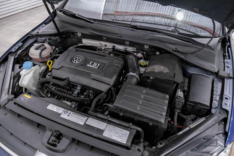 2016 Volkswagen Golf R Hatchback Sedan 4D 47