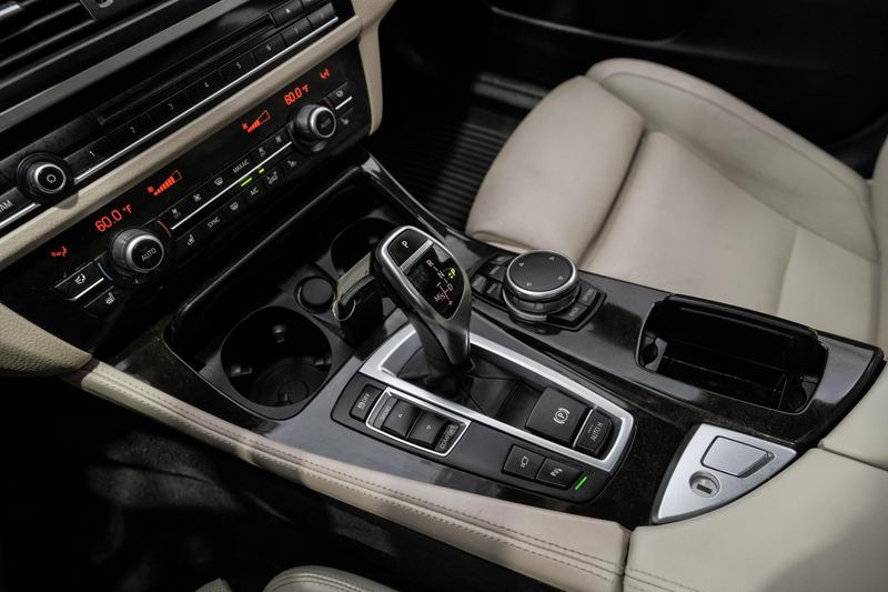 2016 BMW 5 Series 535i Sedan 4D 30