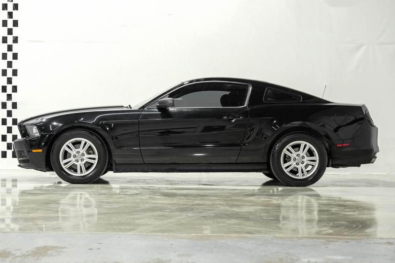 2014 Ford Mustang V6 Coupe 2D 13