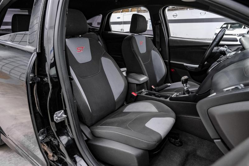 2016 Ford Focus ST Hatchback 4D 34