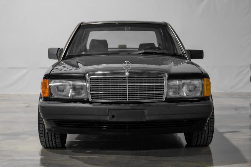 1992 Mercedes-Benz 190 E 2.3 Sedan 4D 3