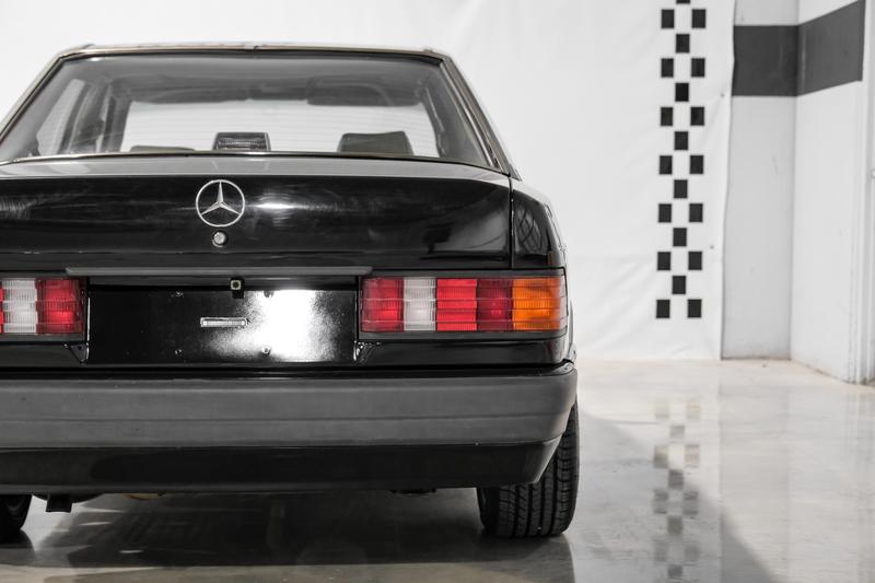 1992 Mercedes-Benz 190 E 2.3 Sedan 4D 46