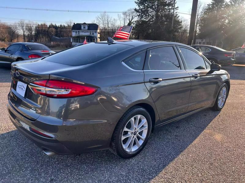 2020 Ford Fusion SE Sedan 4D 9