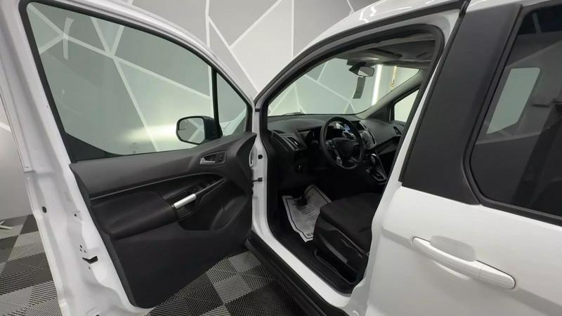 2015 Ford Transit Connect Passenger XLT Van 4D 31