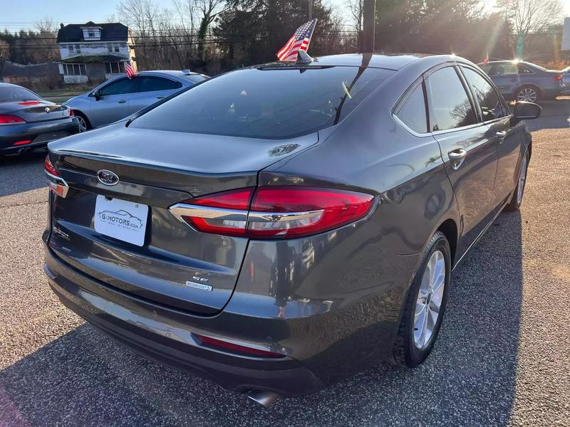 2020 Ford Fusion SE Sedan 4D 3