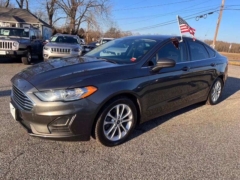 2020 Ford Fusion SE Sedan 4D 1