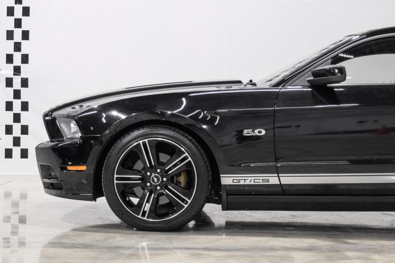 2013 Ford Mustang GT Premium Coupe 2D 10