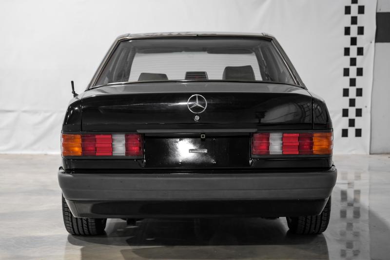 1992 Mercedes-Benz 190 E 2.3 Sedan 4D 11