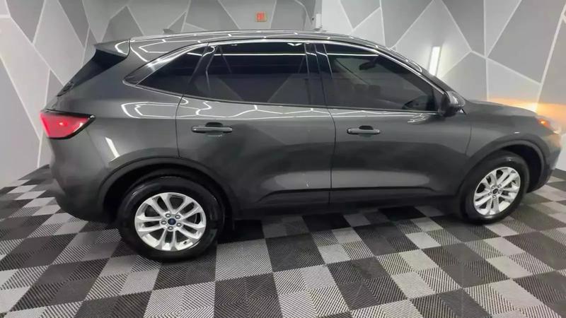 2020 Ford Escape SE Sport Utility 4D 17